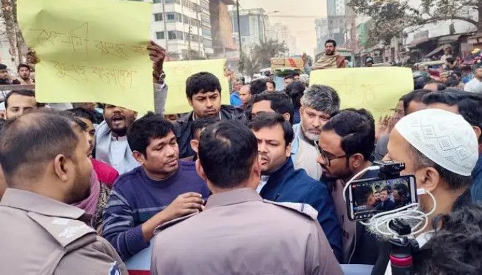 ভারতীয় দূতাবাস অভিমুখে মার্চ, এনসিপি নেতাকর্মীদের আটকে দিলো পুলিশ